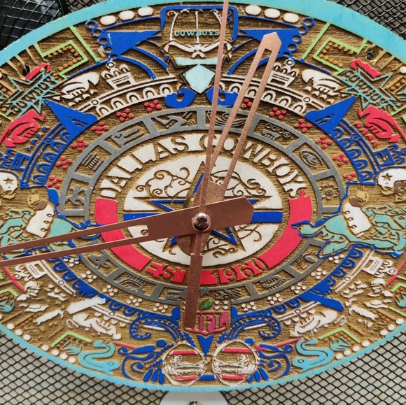 Dallas. Cowboys Aztec calendar clock - Picture 3 of 7